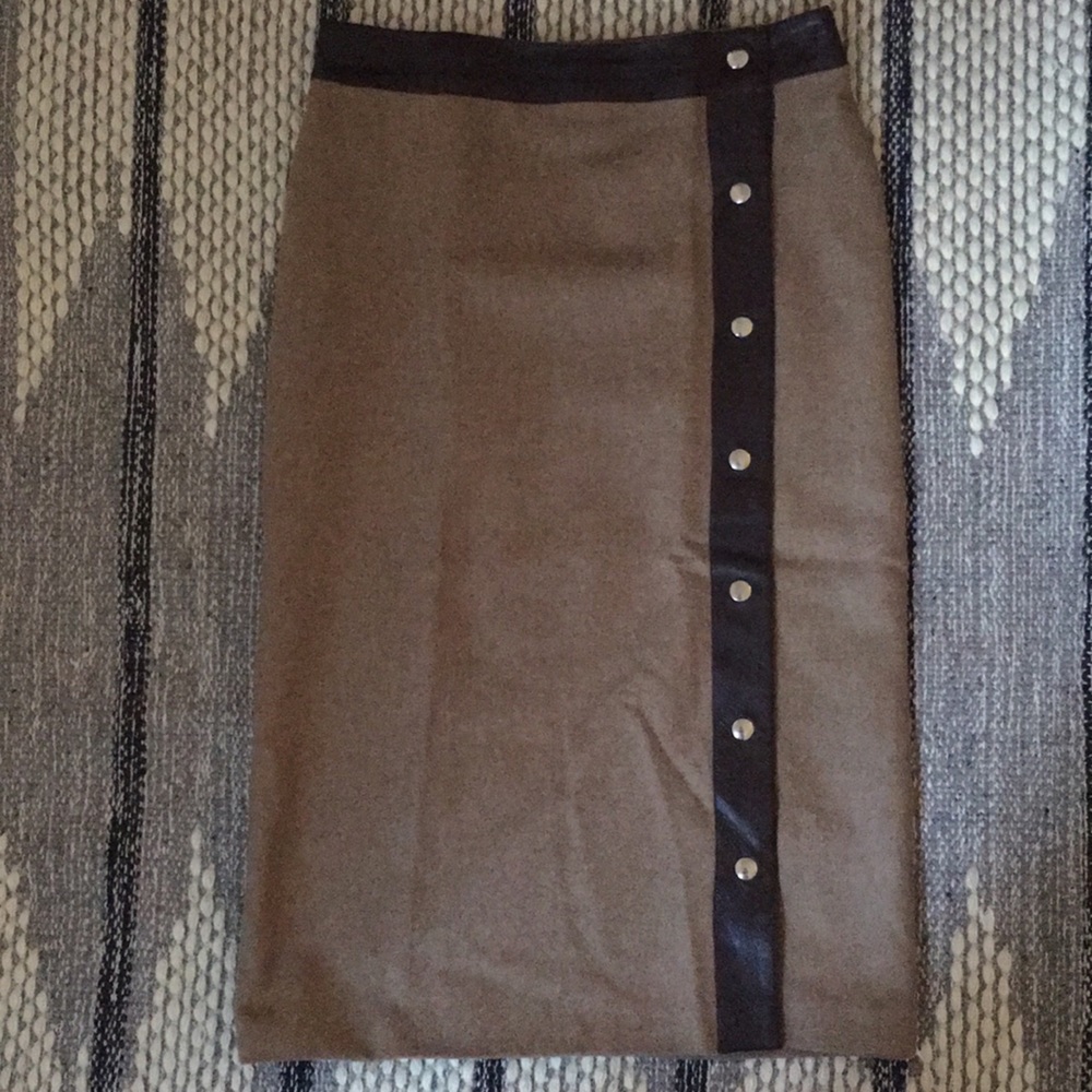 Dolce & Gabbana tan light wool skirt